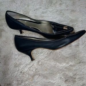 Low heel leather shoes